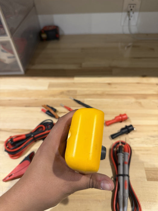 FLUKE 707 LOOP CALIBRATOR WITH LEADS & ACCESSORIES