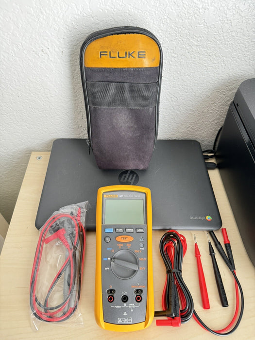 FLUKE 1507 INSULATION MULTIMETER WITH LEADS & BAG