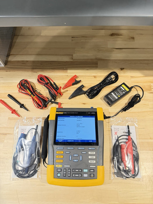 FLUKE 190M-2 MEDICAL SCOPEMETER SERIES III 2CH 200MHZ W/ ACCESSORIES (TESTED)