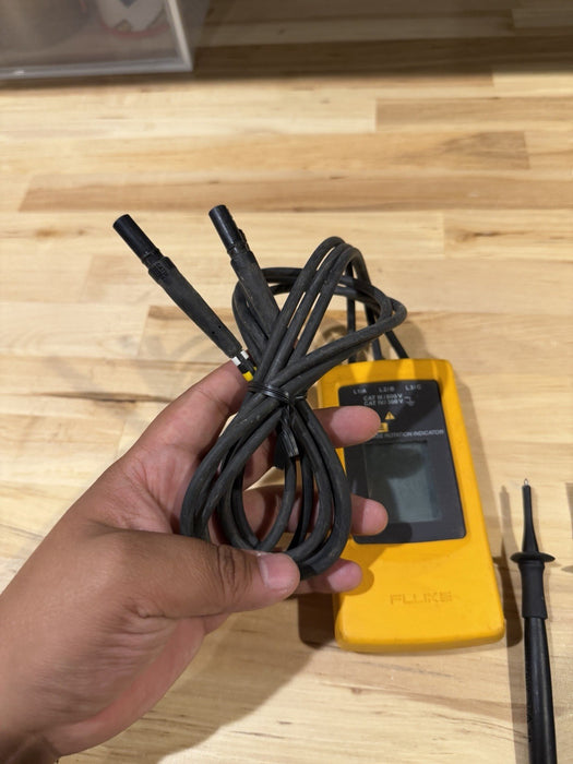 FLUKE 9040 DIGITAL PHASE ROTATION INDICATOR METER TESTED