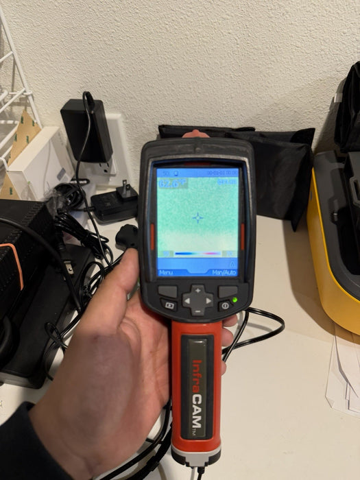 FLIR SYSTEMS INFRACAM W/ CHARGER & CASE (TESTED) FREE SHIPPING