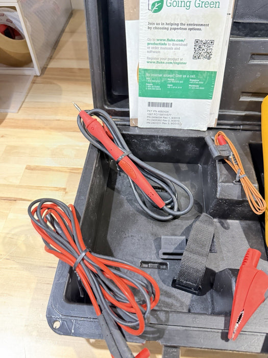 FLUKE 1587 FC INSULATION MULTIMETER WITH LEADS & CASE TESTED