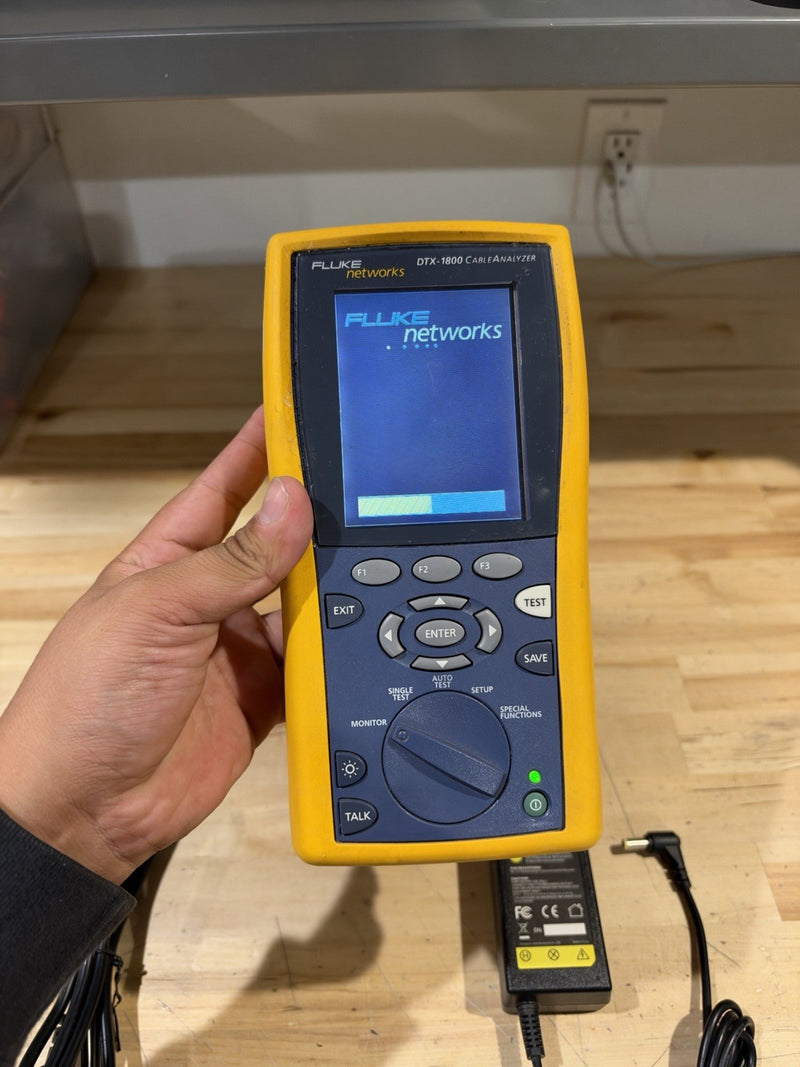 FLUKE NETWORKS DTX-1800 MAINFRAME & W/ CHARGER (PARTS ONLY) FOR PARTS