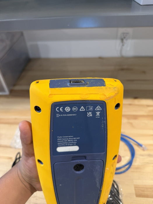 FLUKE NETWORKS LIQ-100 LINKIQ CABLE & NETWORK TESTER W ACCESSORIES