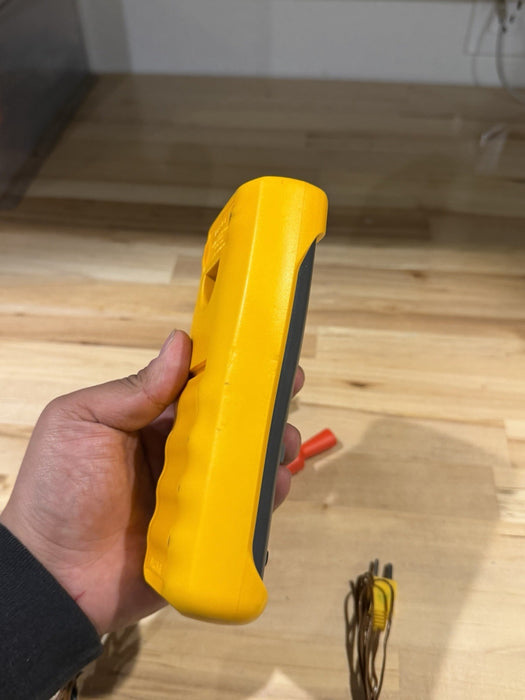 FLUKE 52 II THERMOMETER W / PROBE - SHIPS FAST
