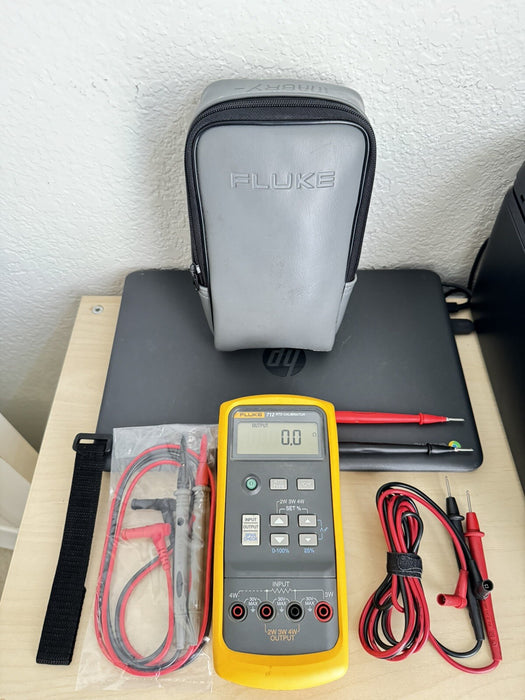 FLUKE 712 RTD PROCESS CALIBRATOR WITH LEADS & BAG