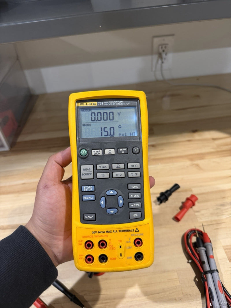 FLUKE 725 MULTIFUNCTION PROCESS CALIBRATOR WITH LEADS & CLIPS TESTED