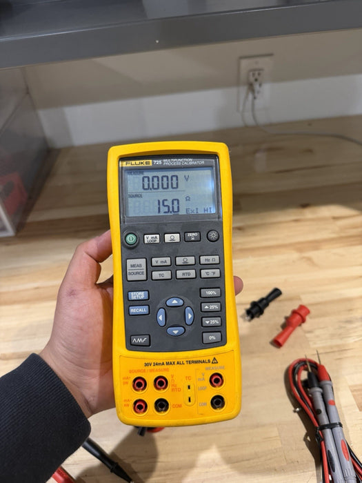 FLUKE 725 MULTIFUNCTION PROCESS CALIBRATOR WITH LEADS & CLIPS TESTED