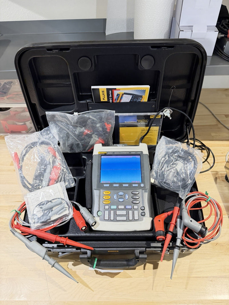 FLUKE 199XRAY MEDICAL SCOPEMETER 200MHZ 2.5GS/S WITH ACCESSORIES TESTED