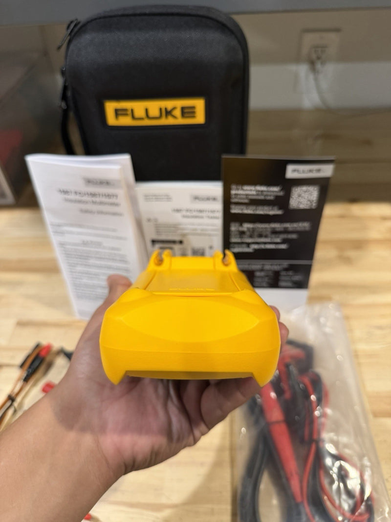 FLUKE 1577 INSULATION MULTIMETER W/ LEADS & CASE TESTED SHIPS FAST NEW