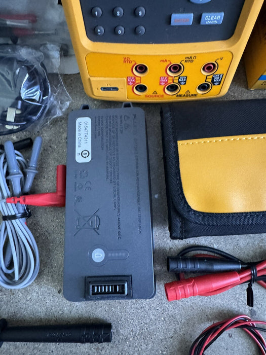 FLUKE 754 DOCUMENTING PROCESS CALIBRATOR WITH NEW TLK287 LEADS & EXTRA BATTERY