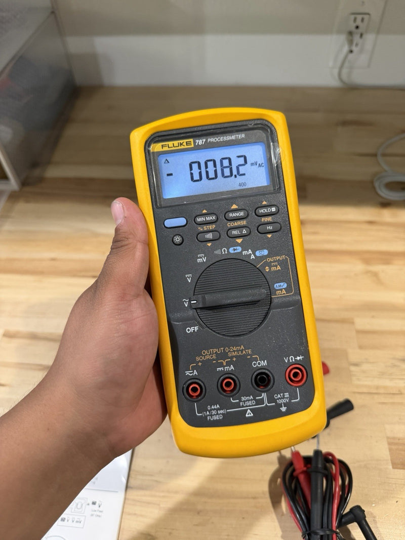 FLUKE 787 PROCESS METER WITH LEADS & BAG USED