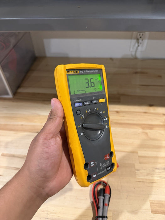 FLUKE 179 MULTIMETER W/ LEADS & CLIPS (SHIPS FAST)