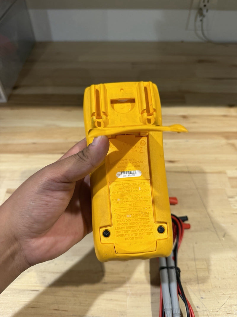 FLUKE 179 MULTIMETER W/ LEADS & CLIPS (SHIPS FAST)