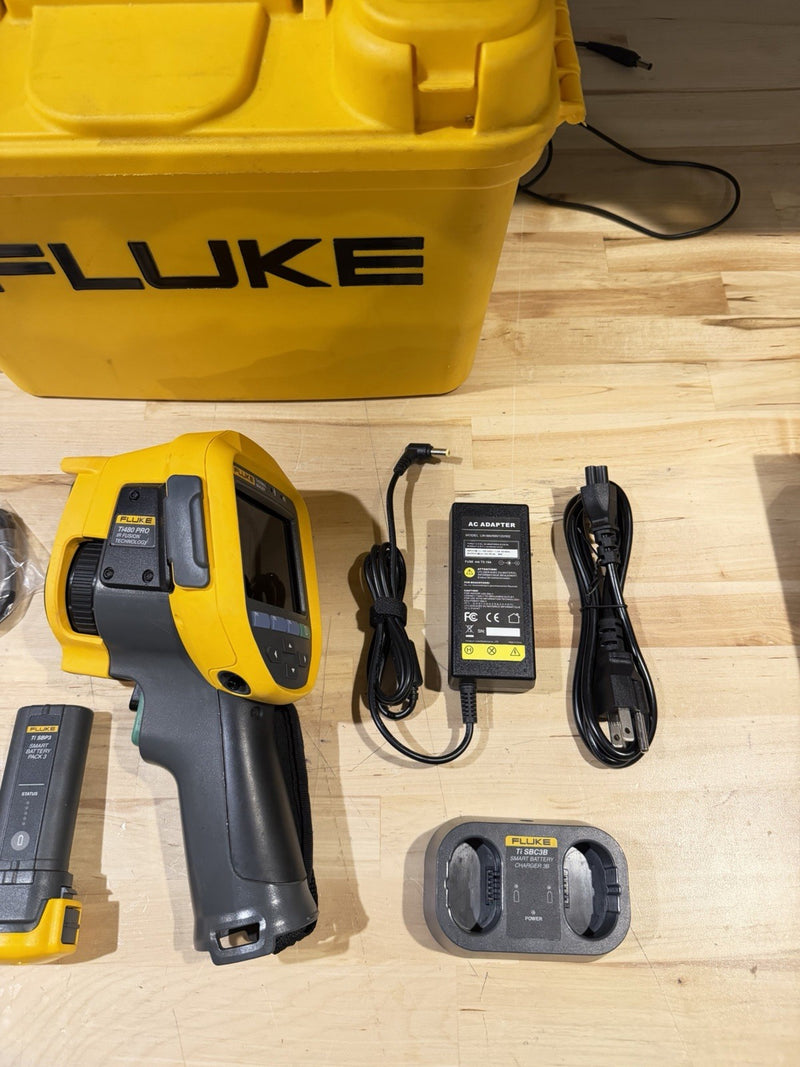 FLUKE TI480PRO IR CAMERA 60HZ, 640 X 480 , 2 BATTERIES W/ CHARGE & CASE -TESTED