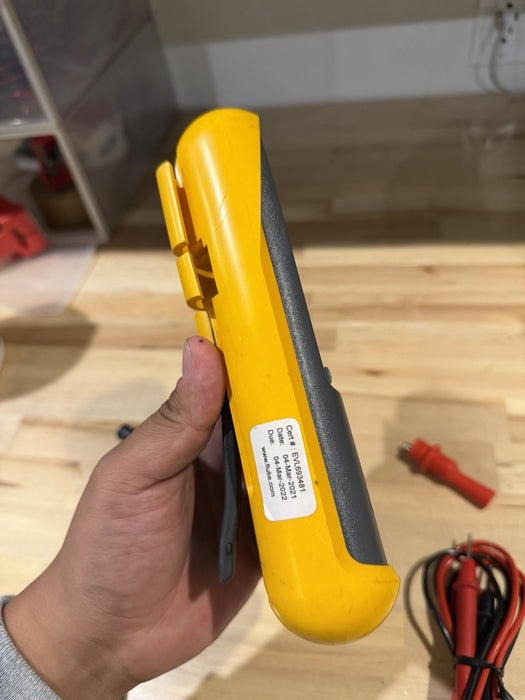 FLUKE 787 PROCESS METER WITH LEADS & CLIPS EXCELLENT CONDITION