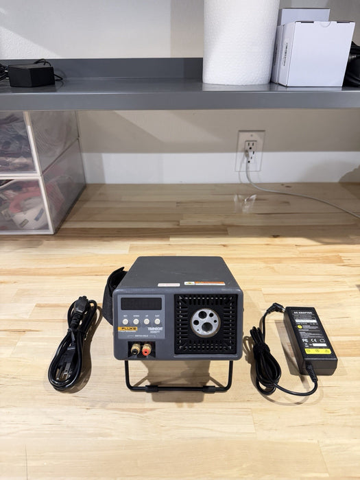 FLUKE 9140 22207T DRY-WELL CALIBRATOR WITH CHARGER TESTED