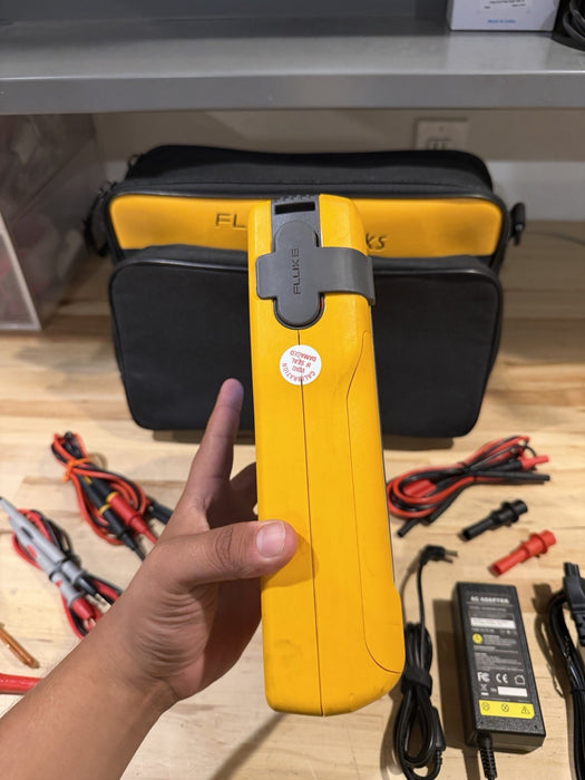 FLUKE 753 DOCUMENTING PROCESS CALIBRATOR WITH ACCESSORIES TESTED
