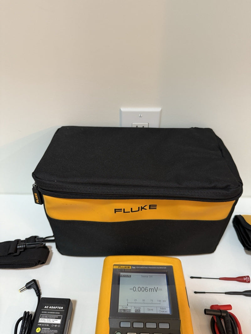 FLUKE 744 PROCESS CALIBRATOR WITH LEAD SET & BAG TESTED