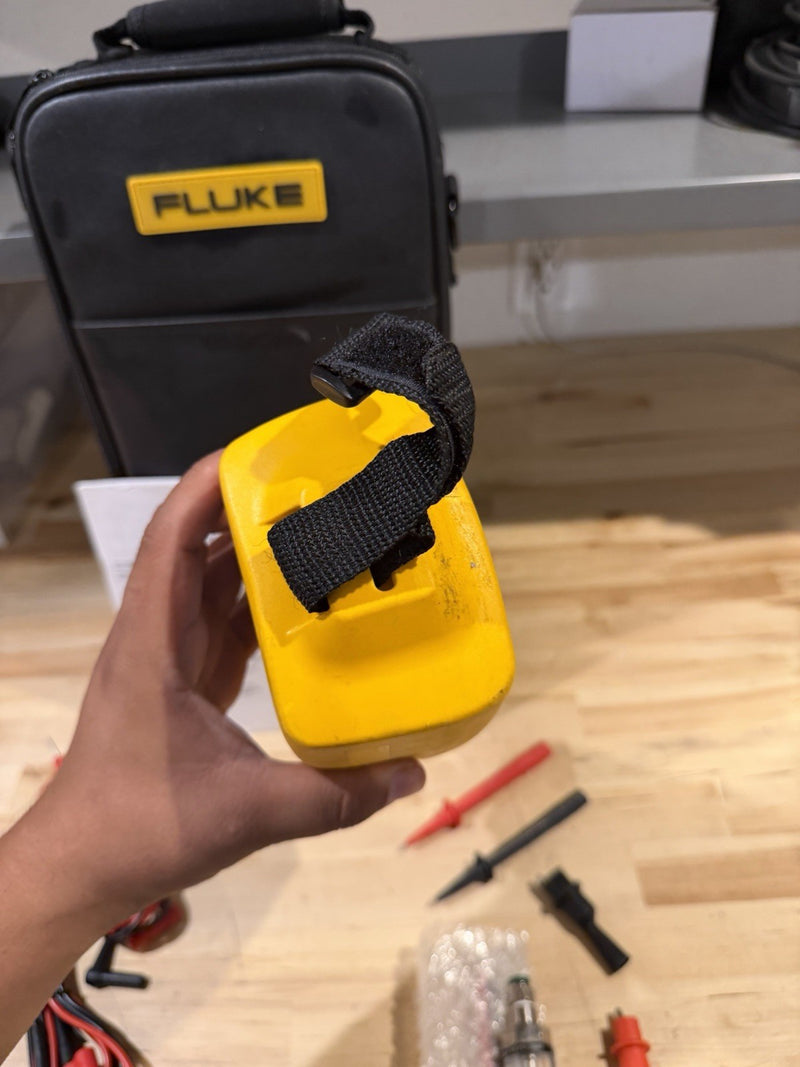 FLUKE 719 PRO 300G ELECTRIC PRESSURE CALIBRATOR W/ ACCESSORIES (SHIPS FREE)