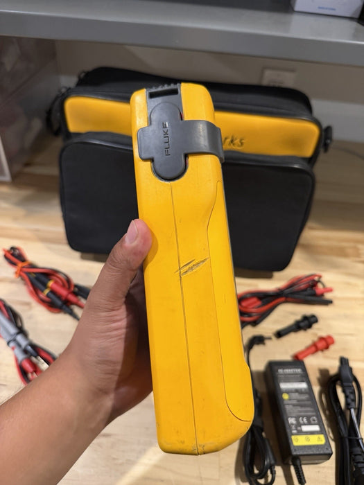 FLUKE 754 DOCUMENTING PROCESS CALIBRATOR WITH ACCESSORIES TESTED