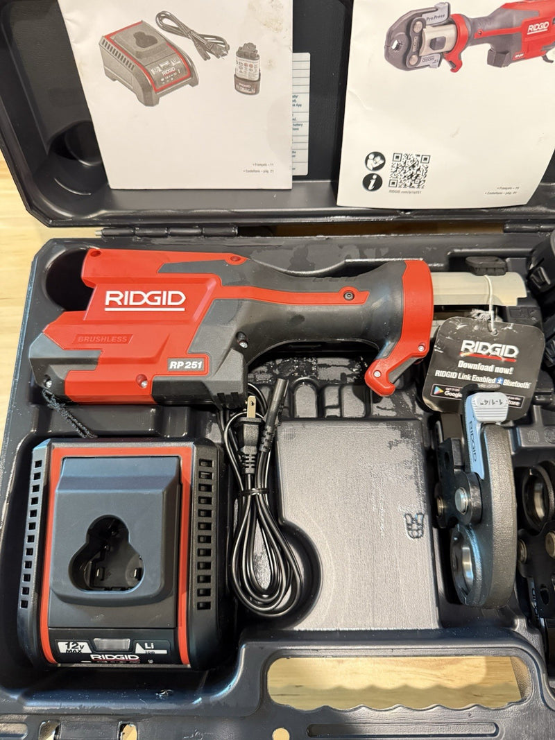 RIDGID RP251 PRESSTOOL KIT WITH 1/2 3/4 1”1-1/4 IN JAWS