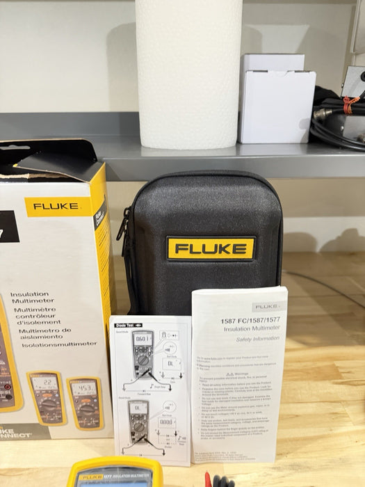 FLUKE 1577 INSULATION MULTIMETER WITH LEADS & CASE TESTED