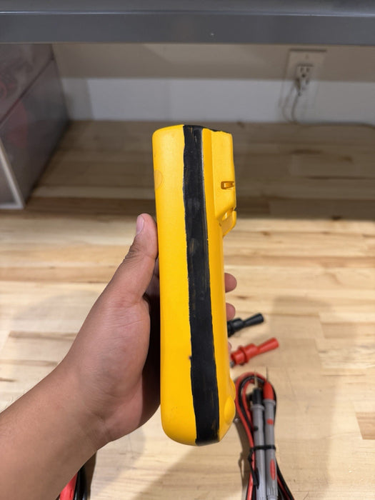 FLUKE 1503 INSULATION TESTER W/ ACCESSORIES & CLIPS - SHIPS FAST