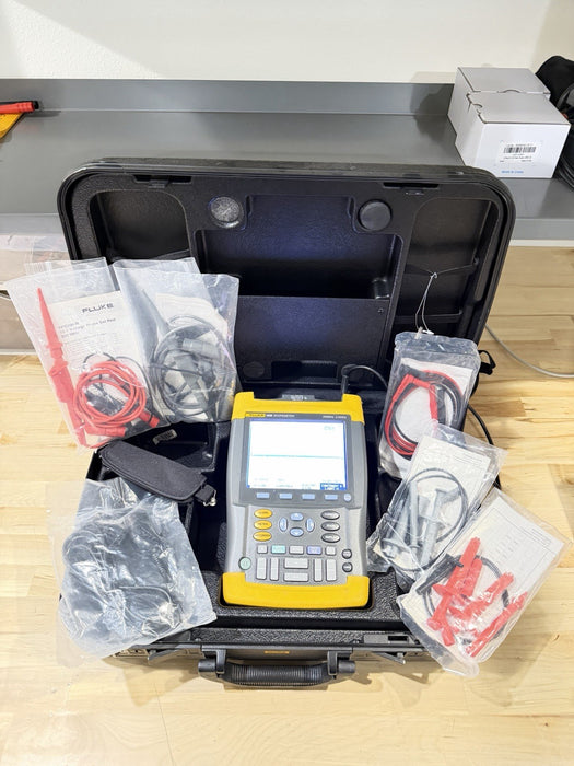 FLUKE 199B SCOPEMETER 200MHZ 2.5GS/S WITH ACCESSORIES & CASE TESTED