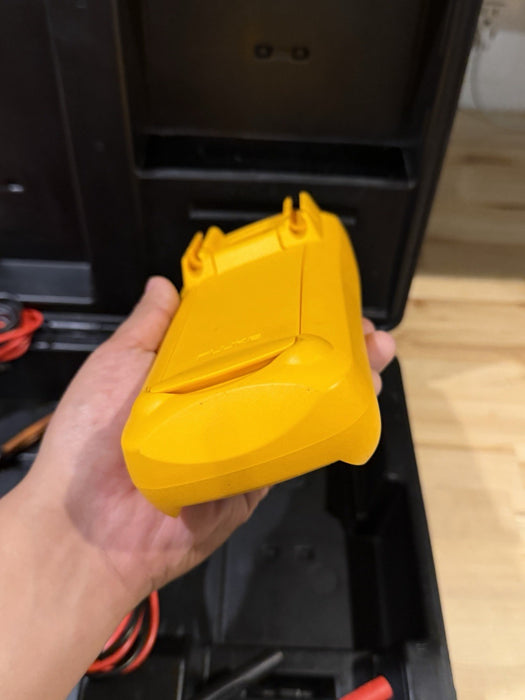 FLUKE 1507 INSULATION MULTIMETER WITH LEADS & CLIPS