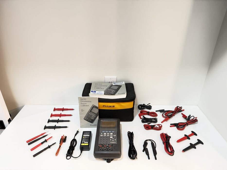 FLUKE 702 DOCUMENTING PROCESS CALIBRATOR WITH ACCESSORIES TESTED