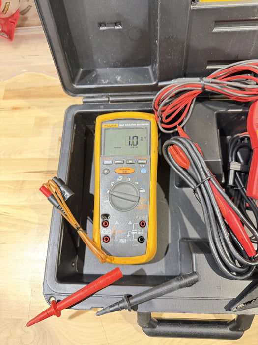 FLUKE 1587 DIGITAL INSULATION TESTER KIT W ACCESSORIES & LEADS - SHIPS FAST