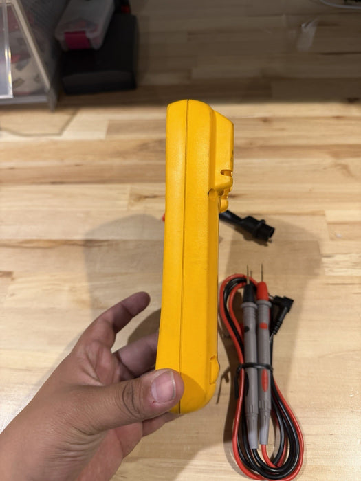 FLUKE 77-IV MULTIMETER W / LEAD SET & CLIPS - SHIPS FAST (TESTED)