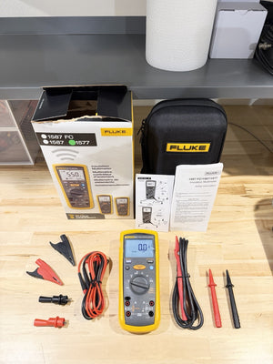 FLUKE 1577 INSULATION MULTIMETER WITH LEADS & CASE TESTED