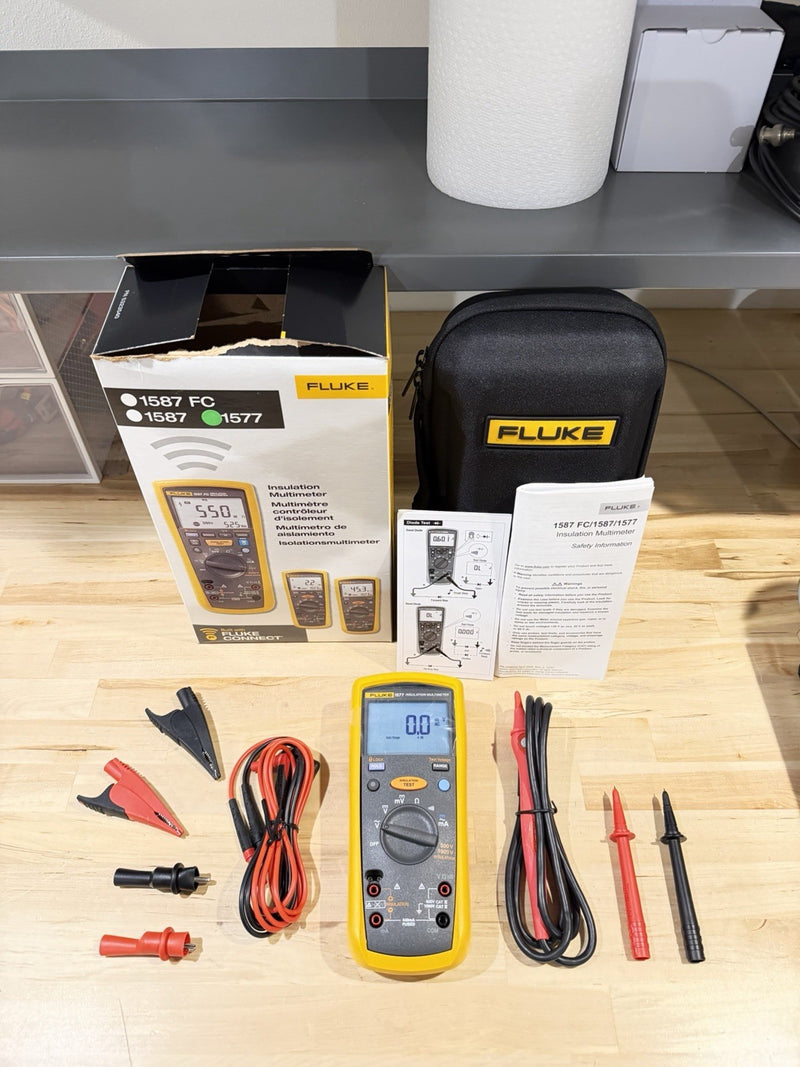 FLUKE 1577 INSULATION MULTIMETER WITH LEADS & CASE TESTED