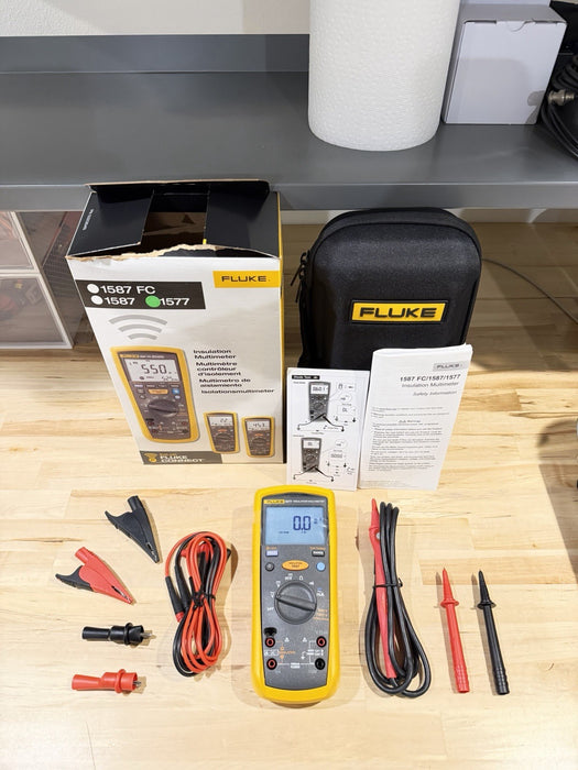 FLUKE 1577 INSULATION MULTIMETER WITH LEADS & CASE TESTED