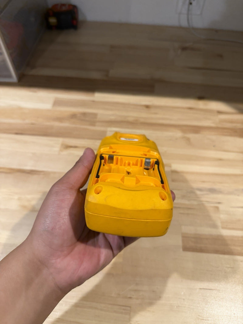 FLUKE 714B THERMOCOUPLE CALIBRATOR FOR PARTS