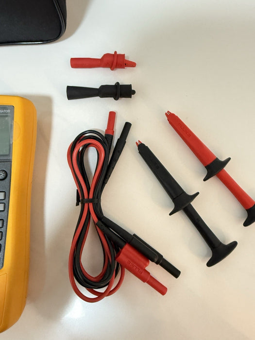 FLUKE 724 TEMPERATURE CALIBRATOR METER WITH ACCESSORIES