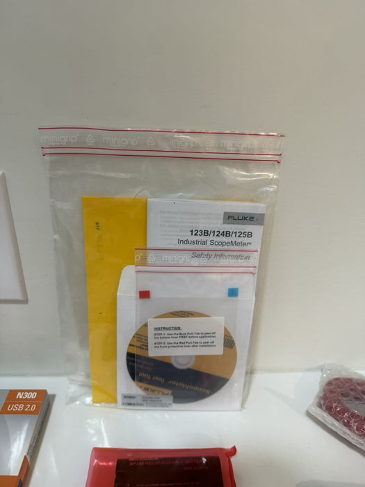 FLUKE 125B INDUSTRIAL SCOPEMETER 40MHZ(NEW FACTORY SEALED) FREE SHIPPING MFD2025