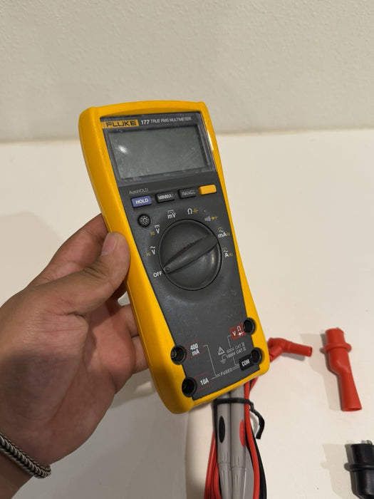 FLUKE 177 TRUE RMS MULTIMETER W/ LEADS & CLIPS - SHIPS FAST