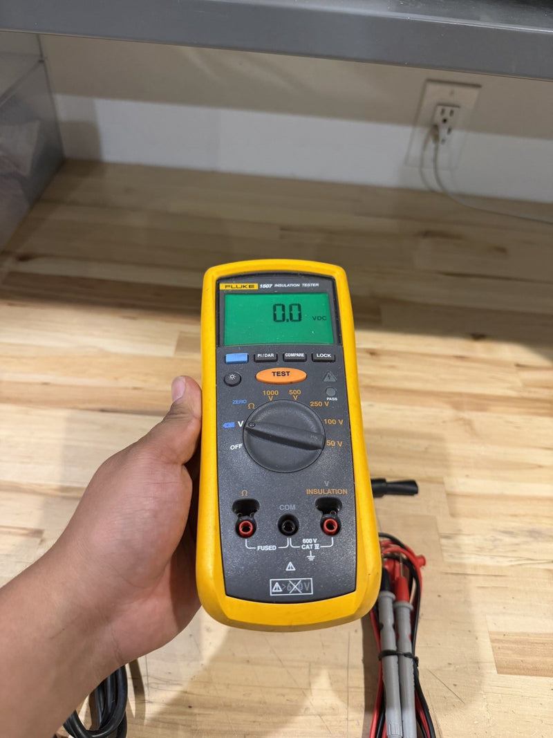 FLUKE 1507 INSULATION MULTIMETER W/ LEADS & CLIPS - SHIPS FAST