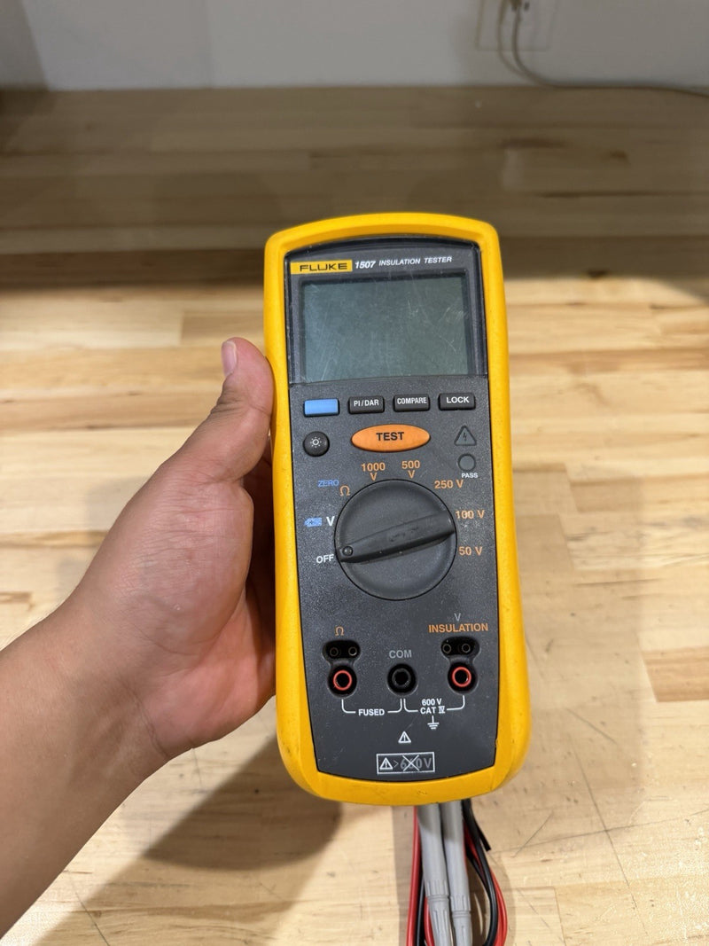 FLUKE 1507 INSULATION MULTIMETER W/ LEADS & CLIPS - SHIPS FAST