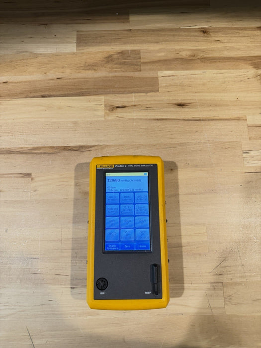 FLUKE PROSIM 4 VITAL SIGNS SIMULATOR (NO BATTERY) READ DESCRIPTION / FOR PARTS