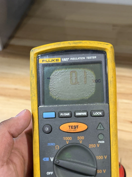 FLUKE 1507 INSULATION MULTIMETER W/ LEADS & CLIPS - SHIP FAST
