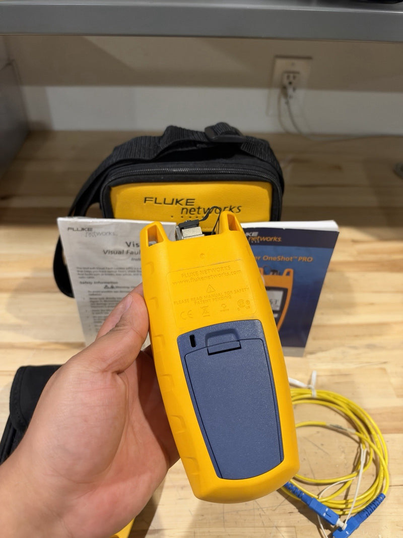 FLUKE NETWORKS FIBER ONESHOT PRO W/ VISUAL FAULT LOCATOR (TESTED)