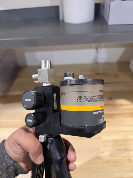 FLUKE 700HTP-2 HYDRAULIC TEST PUMP 10,000 PSI 690 BAR (TESTED) GREAT CONDITION