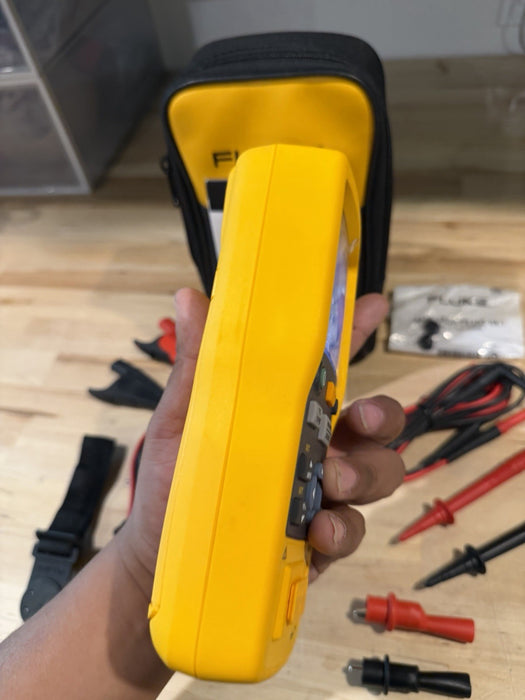 FLUKE 714B THERMOCOUPLE CALIBRATOR (NEW FACTORY SEALED) MFD-2024 (CAL-2024) NEW