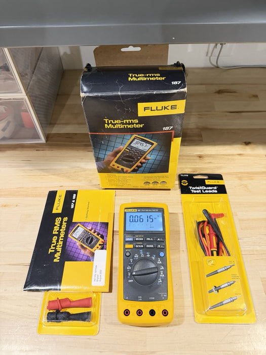 FLUKE 187 TRUE RMS MULTIMETER W/ LEADS & CLIPS  (NEW SEALED) TESTED - RARE