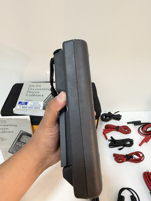 FLUKE 702 DOCUMENTING PROCESS CALIBRATOR WITH ACCESSORIES TESTED