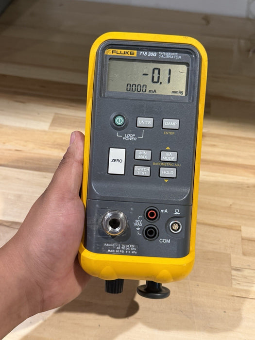 FLUKE 718 30G PRESSURE CALIBRATOR (PARTS ONLY) FOR PARTS (SHIPS FAST)